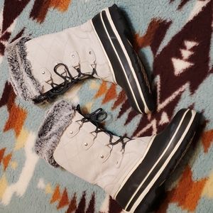 Khombu Emily winter snowboots EUC sz 8